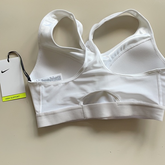 COPY - Nike supported sports bra - Picture 2 of 3